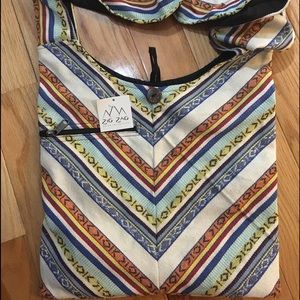 Zig Zag bag with one strap, zipper closure